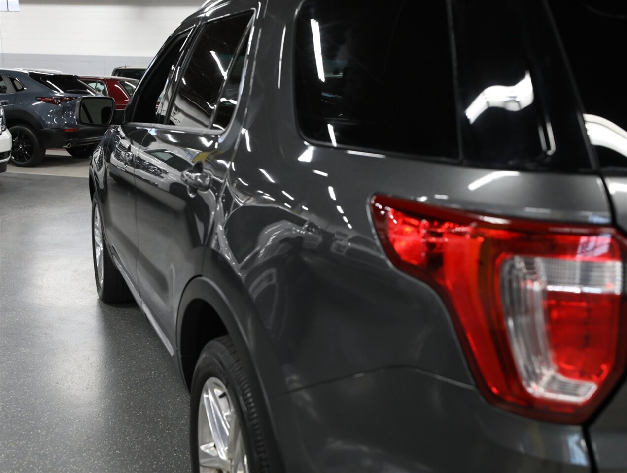 2017 Ford Explorer XLT AWD - Photo 15 - Addison, IL 60101