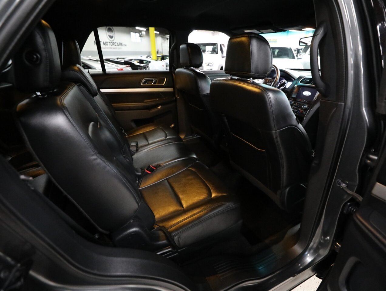 2017 Ford Explorer XLT AWD - Photo 21 - Addison, IL 60101