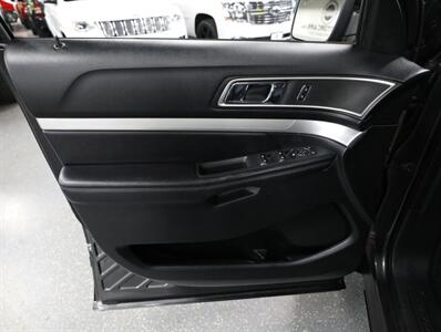 2017 Ford Explorer XLT AWD - Photo 32 - Addison, IL 60101