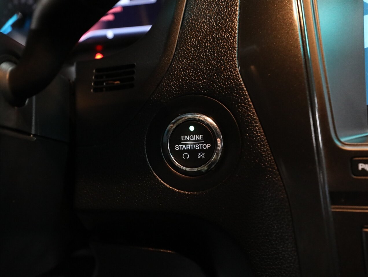 2017 Ford Explorer XLT AWD - Photo 38 - Addison, IL 60101