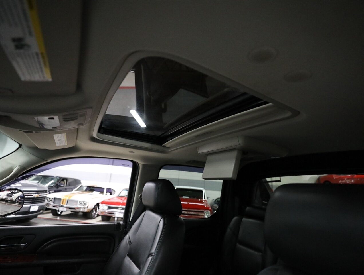 2012 Cadillac Escalade EXT Premium AWD - Photo 34 - Addison, IL 60101