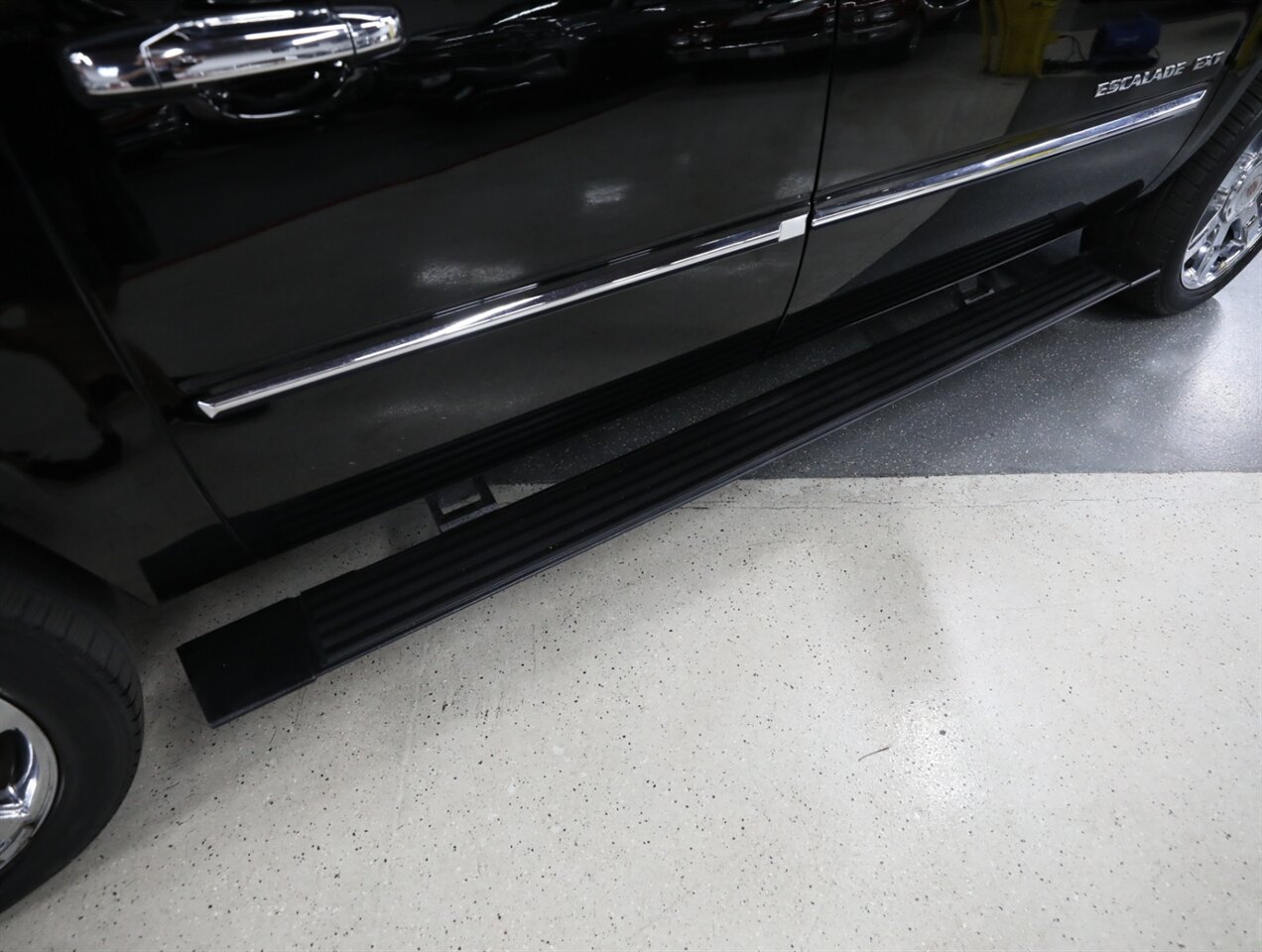 2012 Cadillac Escalade EXT Premium AWD - Photo 17 - Addison, IL 60101