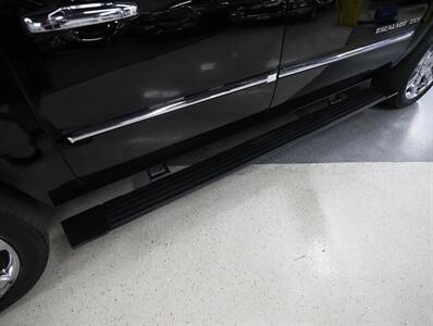 2012 Cadillac Escalade EXT Premium AWD - Photo 17 - Addison, IL 60101