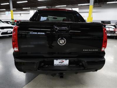 2012 Cadillac Escalade EXT Premium AWD - Photo 11 - Addison, IL 60101
