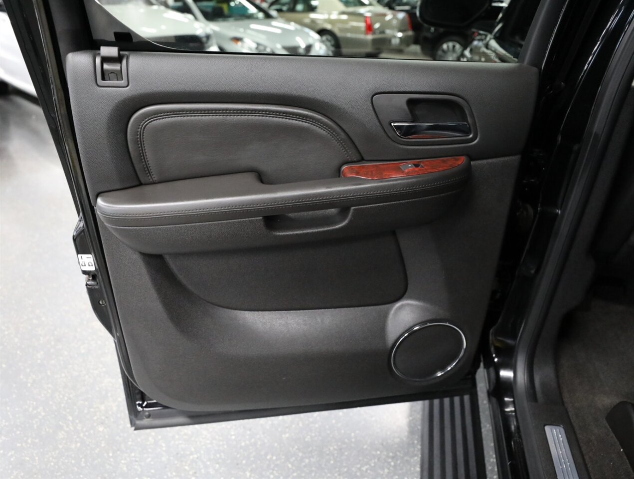 2012 Cadillac Escalade EXT Premium AWD - Photo 24 - Addison, IL 60101