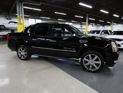 2012 Cadillac Escalade EXT Premium AWD - Photo 8 - Addison, IL 60101