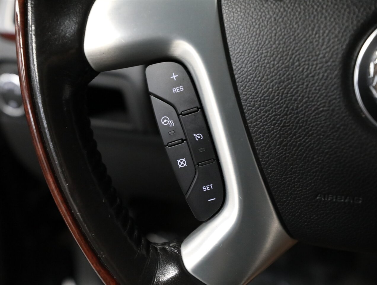 2012 Cadillac Escalade EXT Premium AWD - Photo 40 - Addison, IL 60101