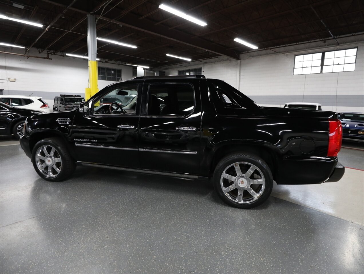 2012 Cadillac Escalade EXT Premium AWD - Photo 16 - Addison, IL 60101
