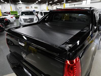 2012 Cadillac Escalade EXT Premium AWD - Photo 13 - Addison, IL 60101