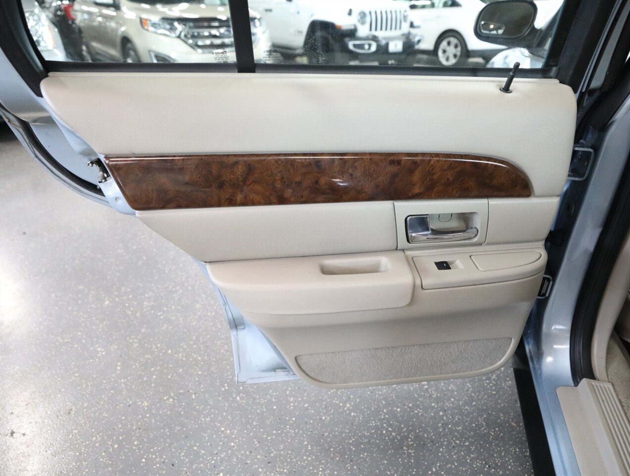 2009 Mercury Grand Marquis LS - Photo 25 - Addison, IL 60101