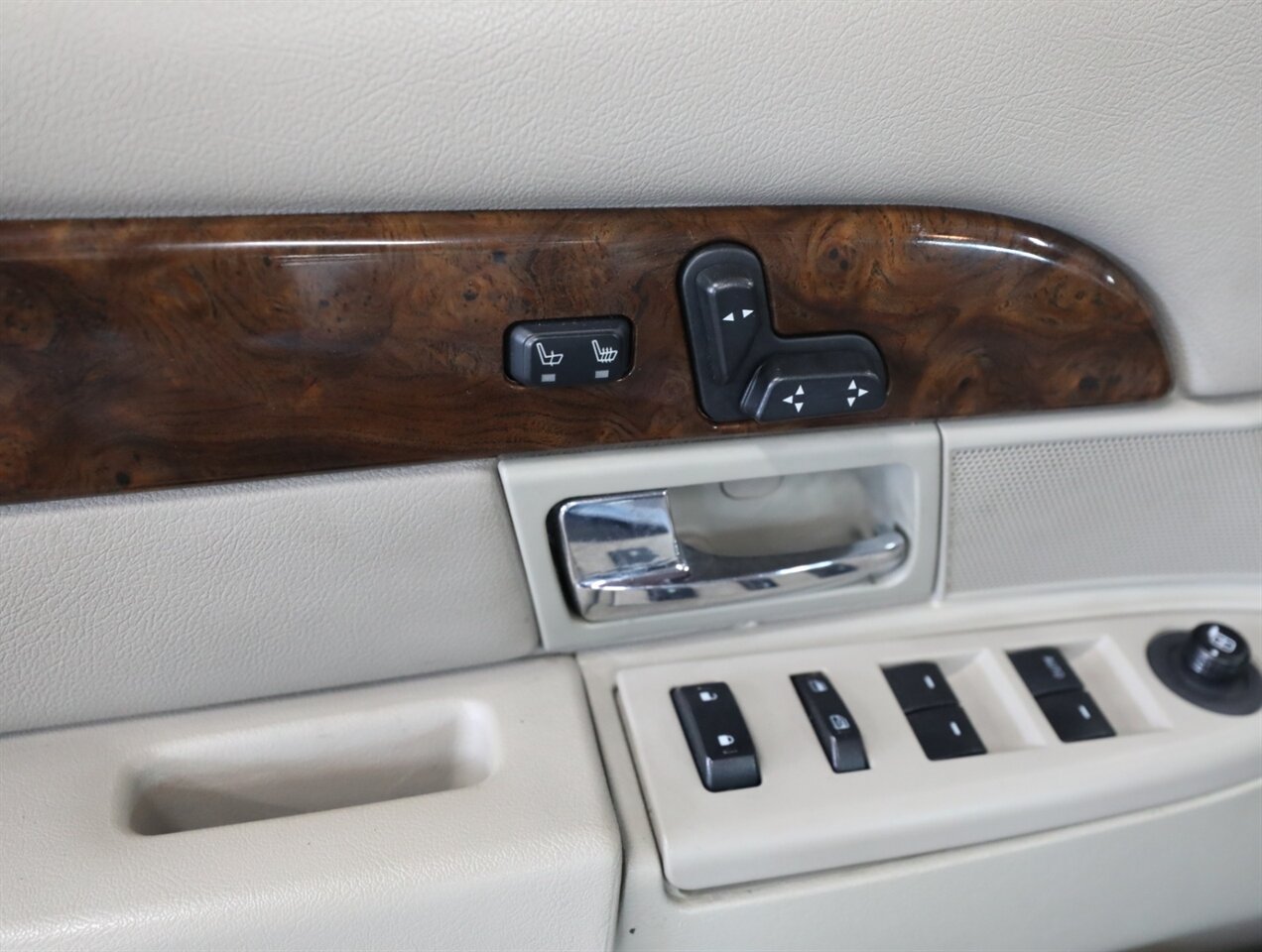 2009 Mercury Grand Marquis LS - Photo 30 - Addison, IL 60101