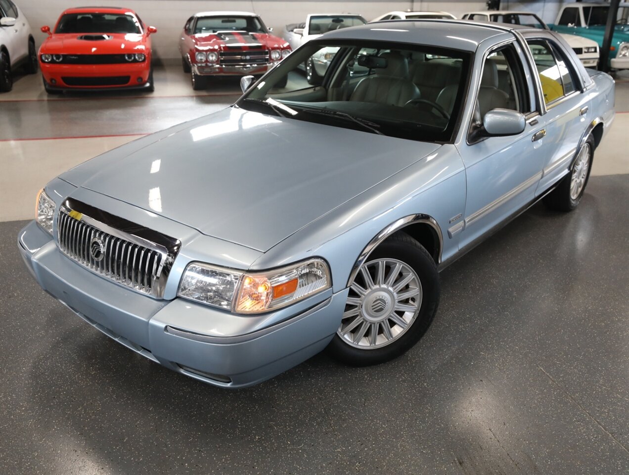 2009 Mercury Grand Marquis LS - Photo 2 - Addison, IL 60101