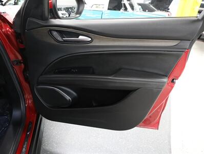 2019 Alfa Romeo Stelvio Ti AWD   - Photo 17 - Addison, IL 60101