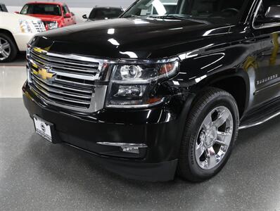 2017 Chevrolet Suburban Premier 4X4   - Photo 3 - Addison, IL 60101