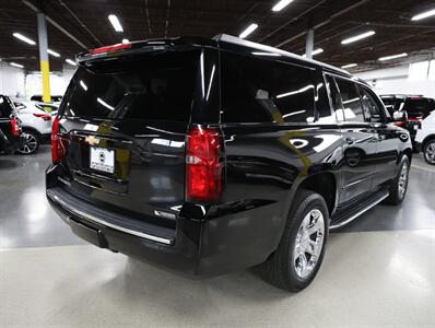 2017 Chevrolet Suburban Premier 4X4   - Photo 10 - Addison, IL 60101