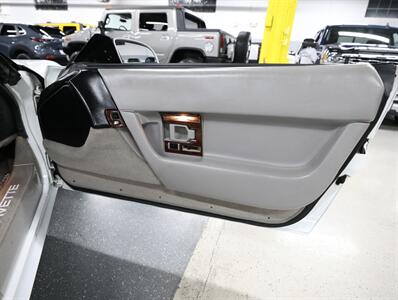 1992 Chevrolet Corvette   - Photo 21 - Addison, IL 60101
