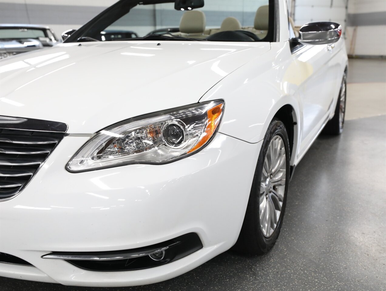 2012 Chrysler 200 Limited - Photo 5 - Addison, IL 60101