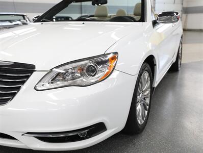 2012 Chrysler 200 Limited - Photo 5 - Addison, IL 60101