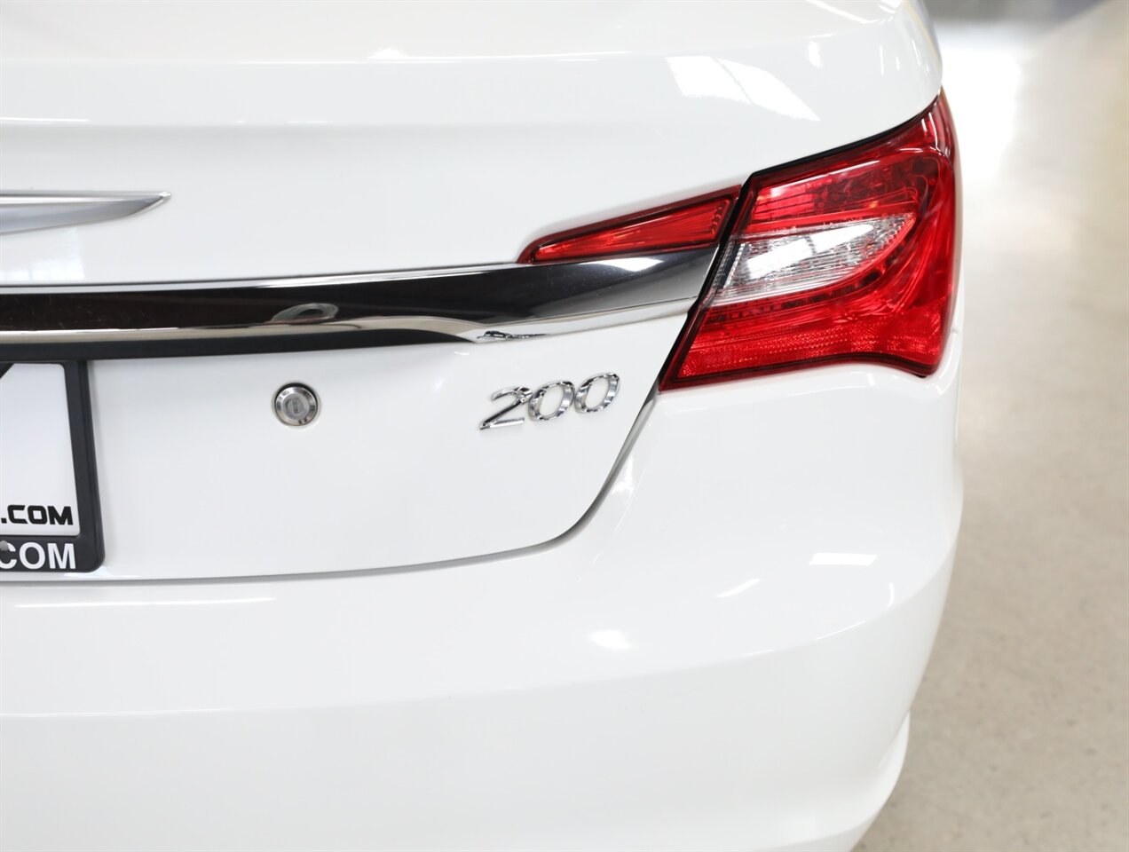 2012 Chrysler 200 Limited - Photo 11 - Addison, IL 60101