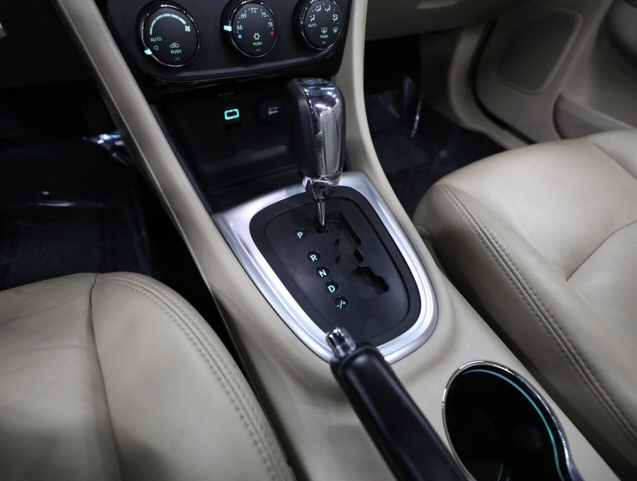 2012 Chrysler 200 Limited - Photo 26 - Addison, IL 60101