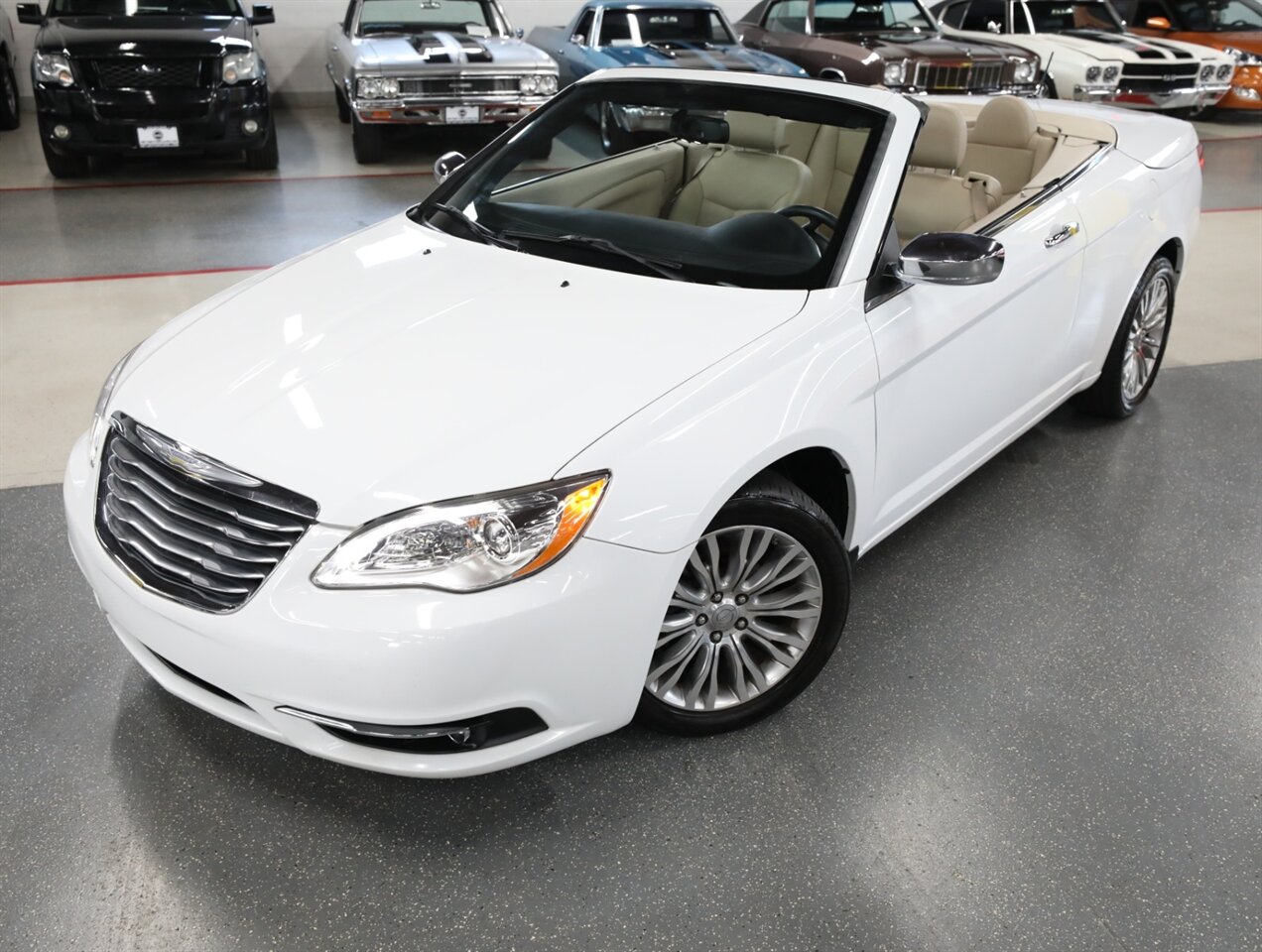 2012 Chrysler 200 Limited - Photo 2 - Addison, IL 60101