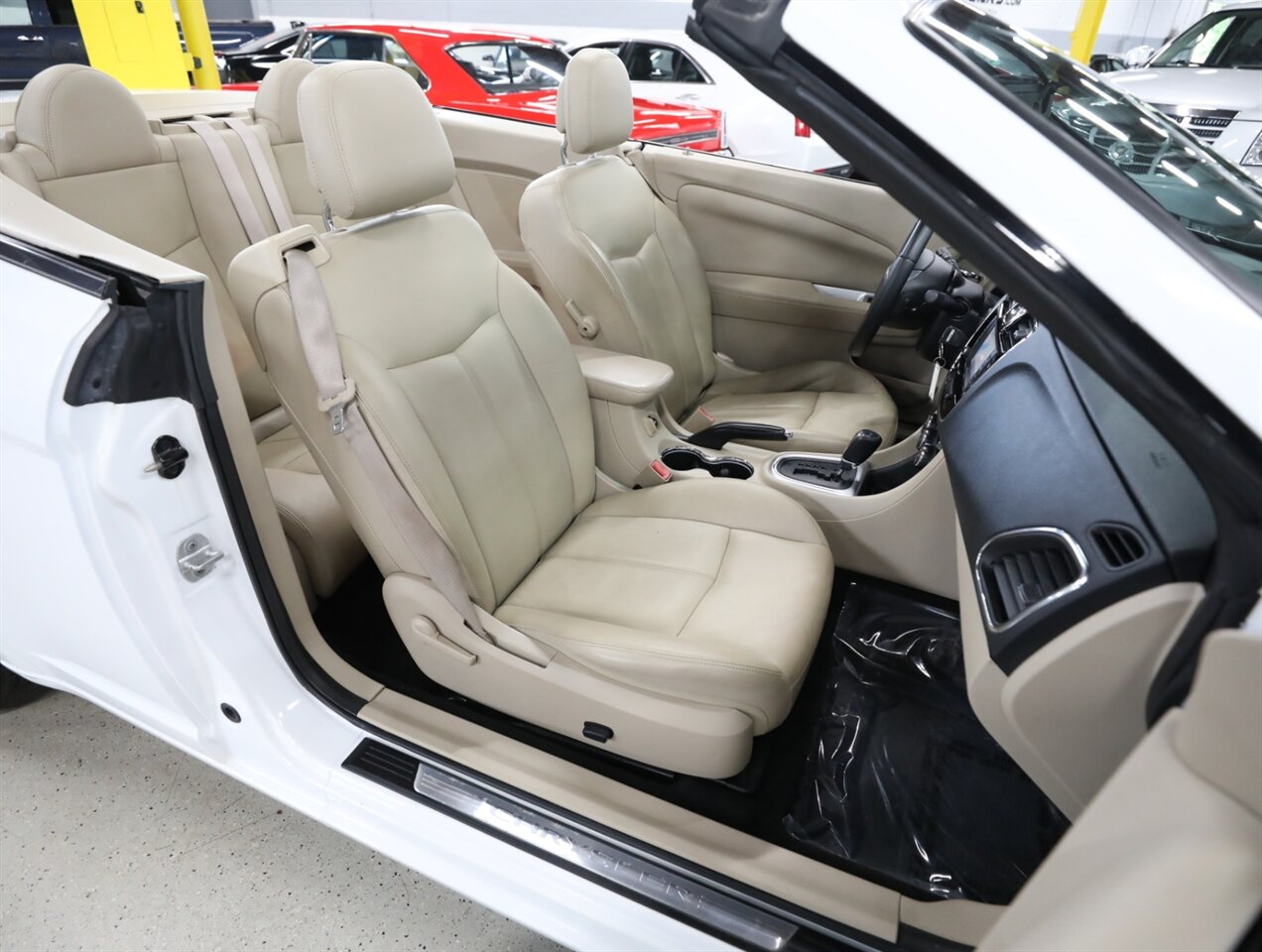 2012 Chrysler 200 Limited - Photo 19 - Addison, IL 60101