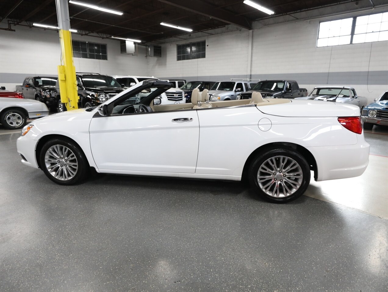 2012 Chrysler 200 Limited - Photo 15 - Addison, IL 60101