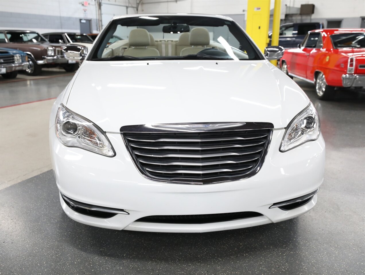 2012 Chrysler 200 Limited - Photo 6 - Addison, IL 60101