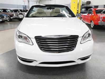 2012 Chrysler 200 Limited - Photo 6 - Addison, IL 60101