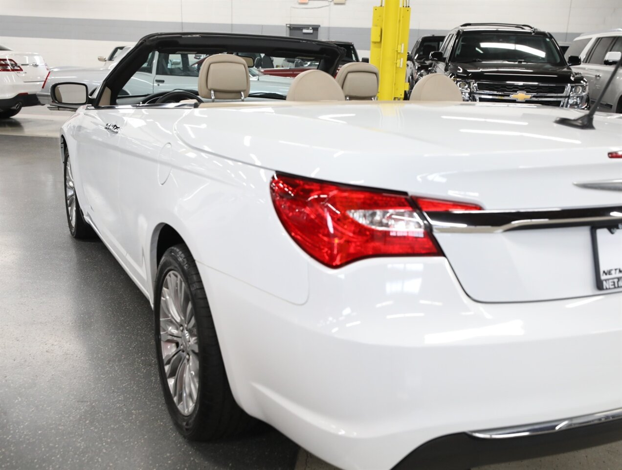 2012 Chrysler 200 Limited - Photo 14 - Addison, IL 60101