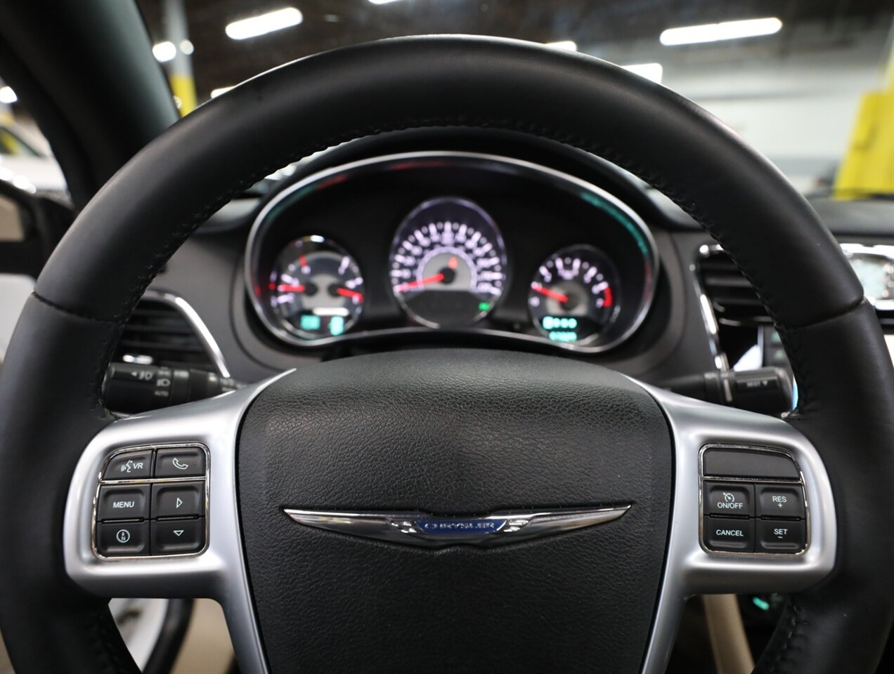 2012 Chrysler 200 Limited - Photo 31 - Addison, IL 60101