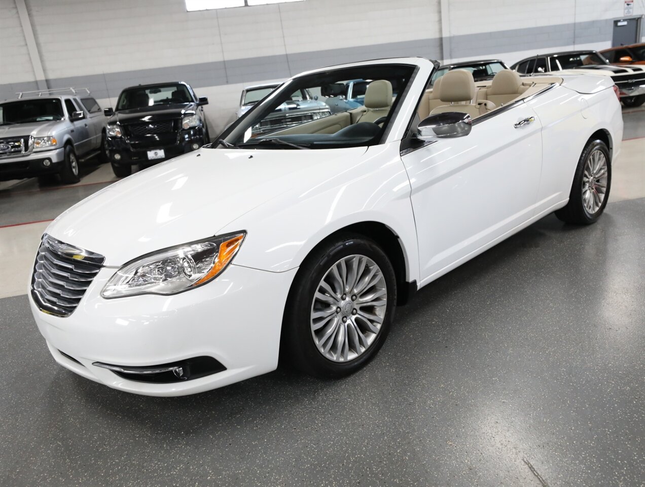 2012 Chrysler 200 Limited - Photo 4 - Addison, IL 60101