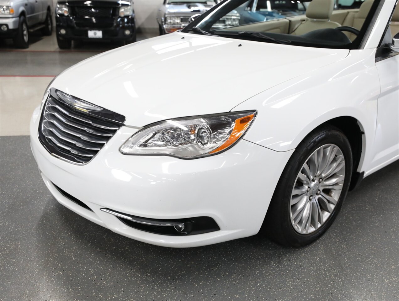 2012 Chrysler 200 Limited - Photo 3 - Addison, IL 60101