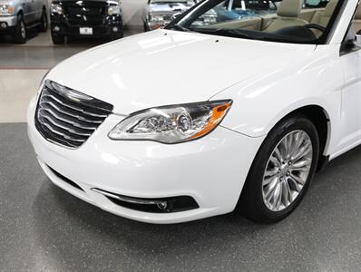 2012 Chrysler 200 Limited - Photo 3 - Addison, IL 60101