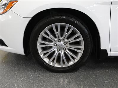2012 Chrysler 200 Limited - Photo 41 - Addison, IL 60101