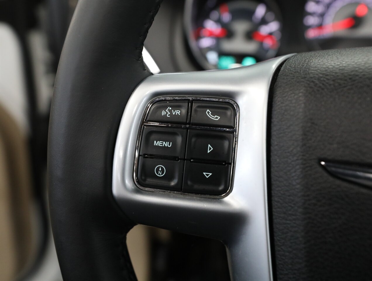 2012 Chrysler 200 Limited - Photo 30 - Addison, IL 60101