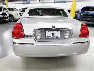 2008 Lincoln Town Car Signature Limited   - Photo 11 - Addison, IL 60101