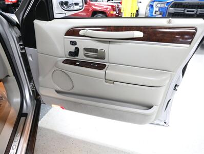 2008 Lincoln Town Car Signature Limited   - Photo 15 - Addison, IL 60101