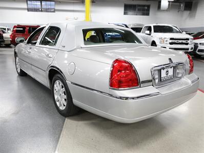 2008 Lincoln Town Car Signature Limited   - Photo 12 - Addison, IL 60101