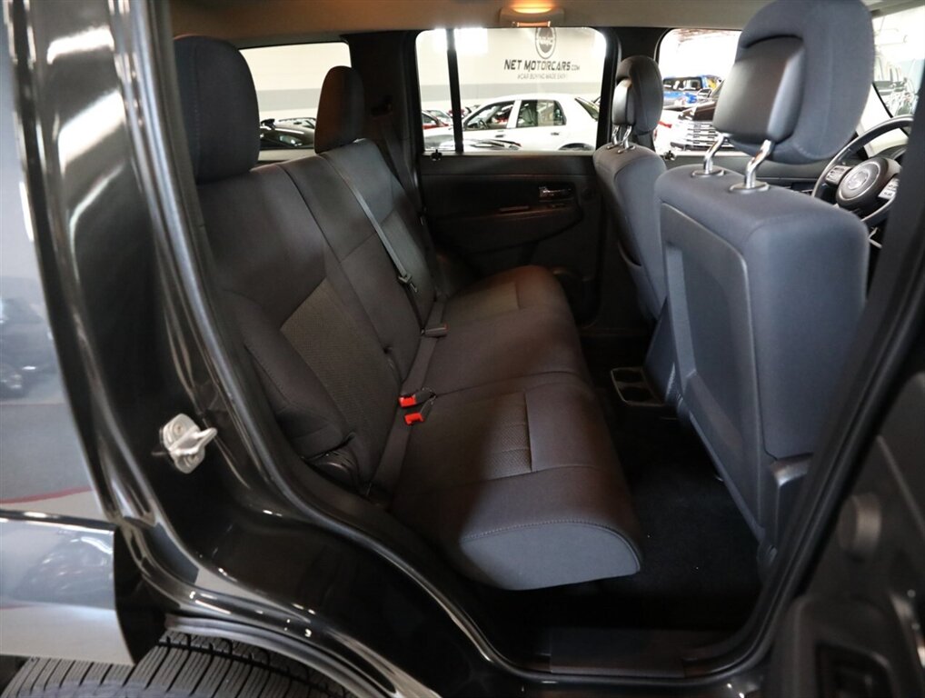 2011 Jeep Liberty Sport Jet 4X4 - Photo 21 - Addison, IL 60101