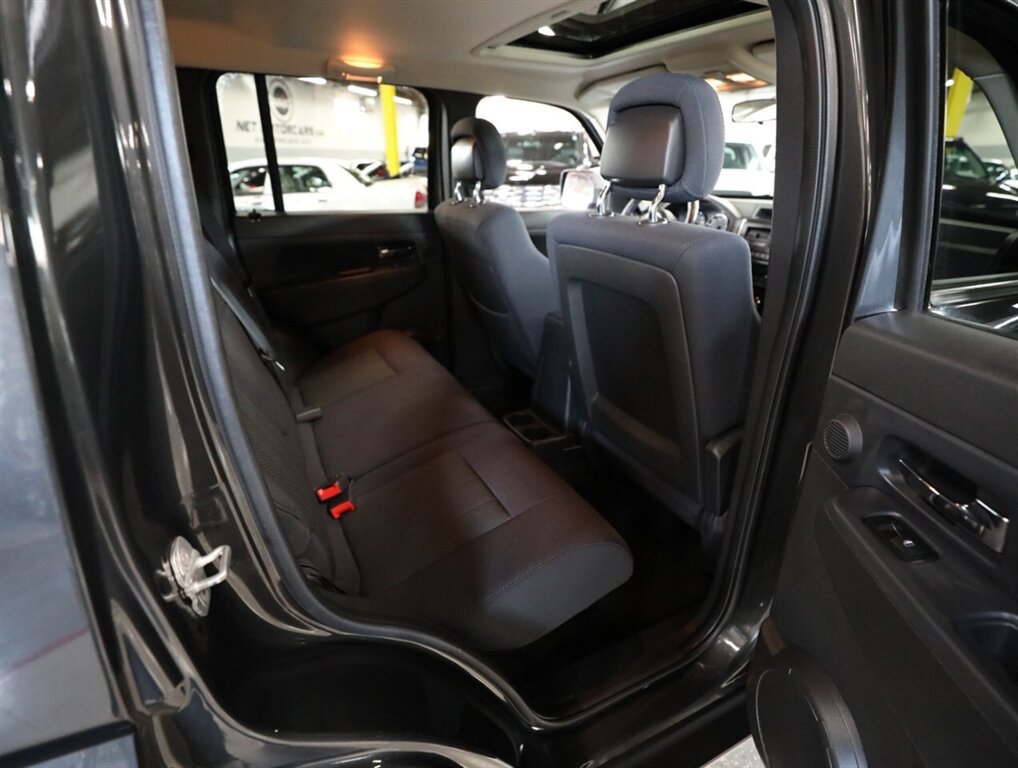 2011 Jeep Liberty Sport Jet 4X4 - Photo 20 - Addison, IL 60101