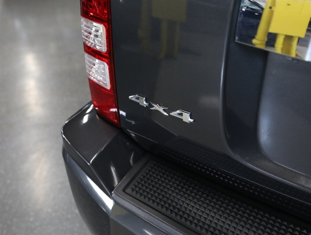 2011 Jeep Liberty Sport Jet 4X4 - Photo 12 - Addison, IL 60101