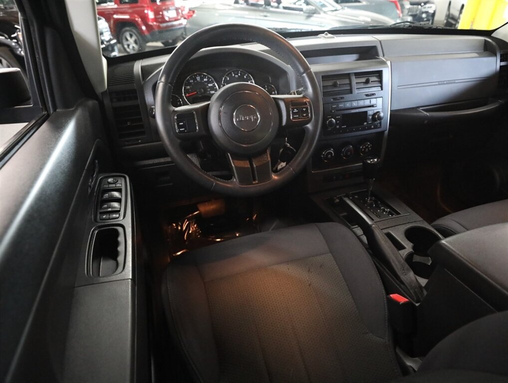 2011 Jeep Liberty Sport Jet 4X4 - Photo 27 - Addison, IL 60101