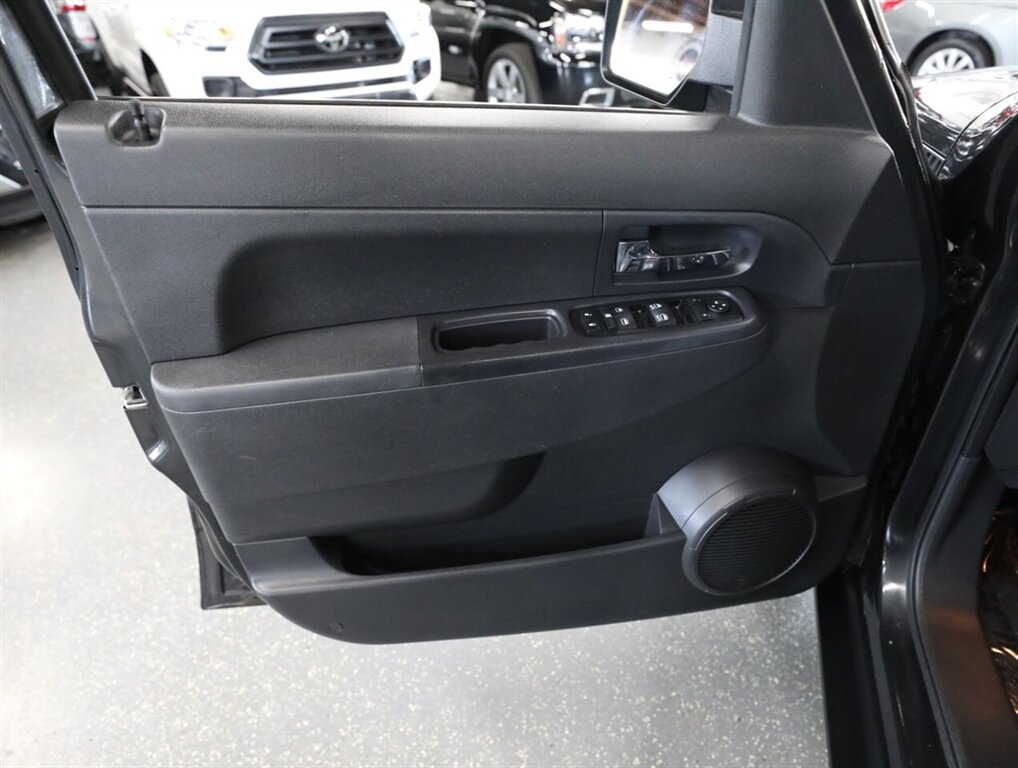 2011 Jeep Liberty Sport Jet 4X4 - Photo 28 - Addison, IL 60101