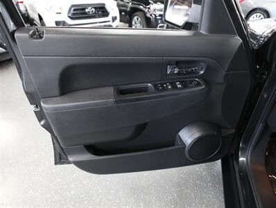 2011 Jeep Liberty Sport Jet 4X4 - Photo 28 - Addison, IL 60101