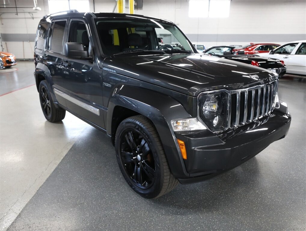 2011 Jeep Liberty Sport Jet 4X4 - Photo 7 - Addison, IL 60101