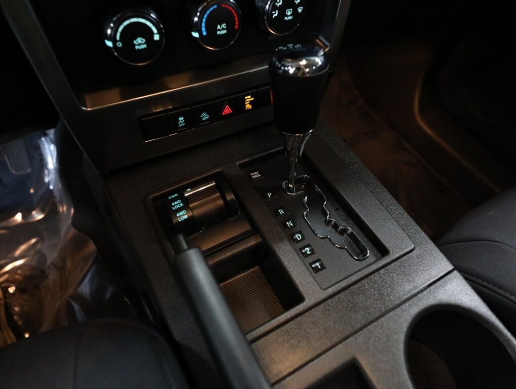 2011 Jeep Liberty Sport Jet 4X4 - Photo 33 - Addison, IL 60101