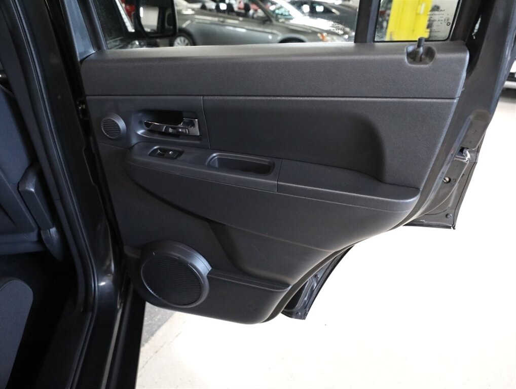 2011 Jeep Liberty Sport Jet 4X4 - Photo 19 - Addison, IL 60101