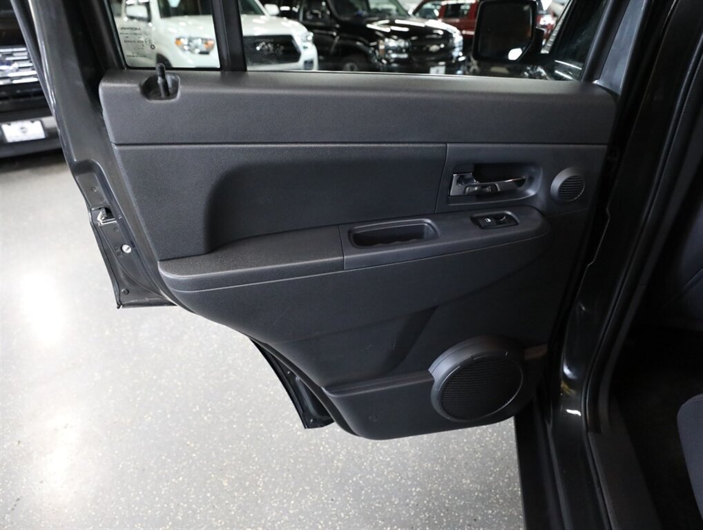 2011 Jeep Liberty Sport Jet 4X4 - Photo 24 - Addison, IL 60101