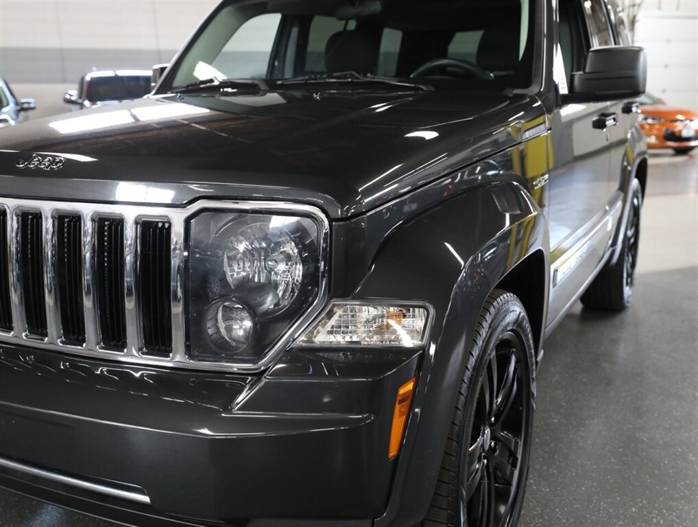 2011 Jeep Liberty Sport Jet 4X4 - Photo 5 - Addison, IL 60101